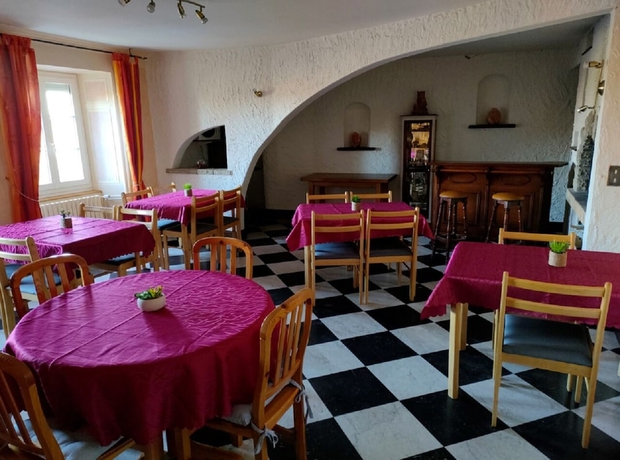 Imagen del bar/restaurante del H&ocirc;tel Les Remparts, Champagnole. Foto 3