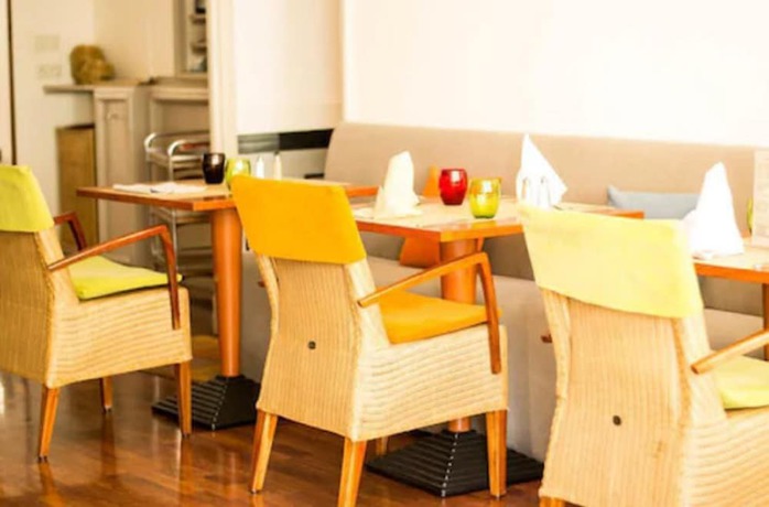 Imagen del bar/restaurante del H&ocirc;tel Les Remparts, Chaumont. Foto 3