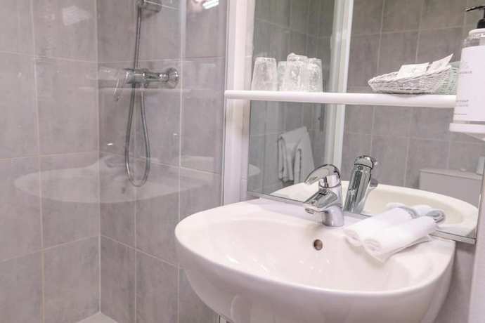 Imagen de la habitación del H&ocirc;tel Les Remparts, Chaumont. Foto 17