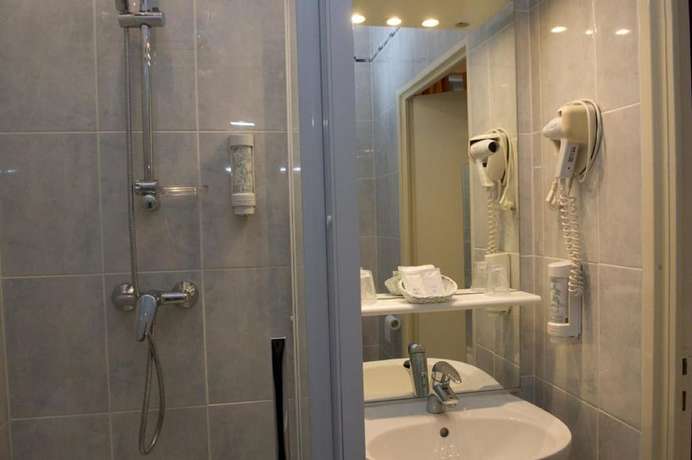 Imagen de la habitación del H&ocirc;tel Les Remparts, Chaumont. Foto 19