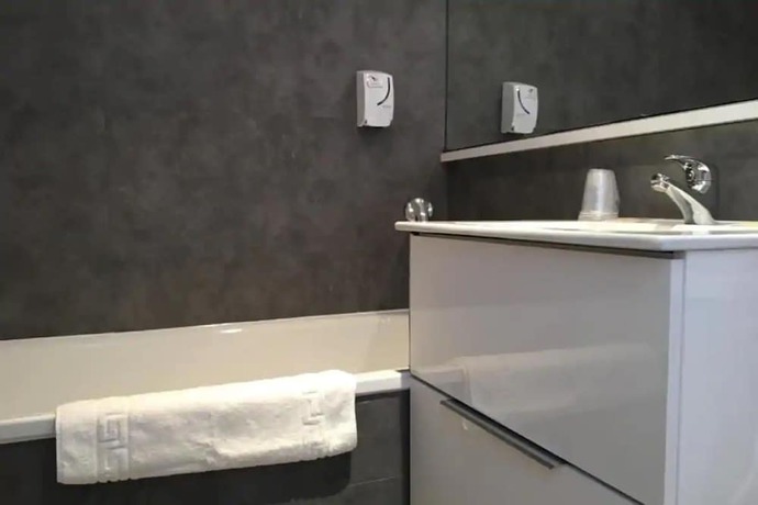Imagen de la habitación del H&ocirc;tel Les Rives Bleues. Foto 4