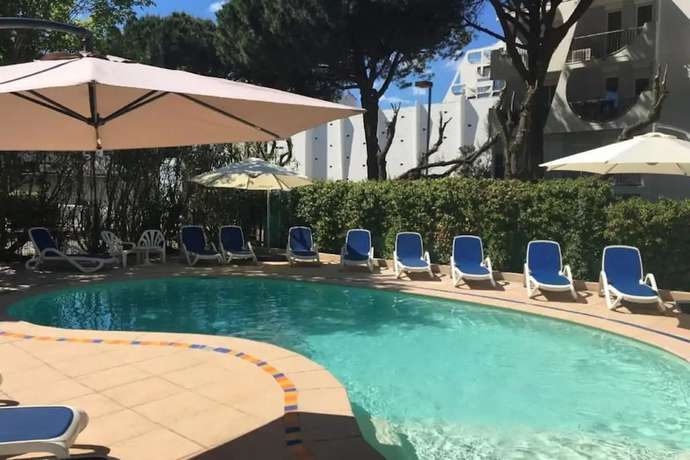 Imagen de la piscina del H&ocirc;tel Les Rives Bleues. Foto 19