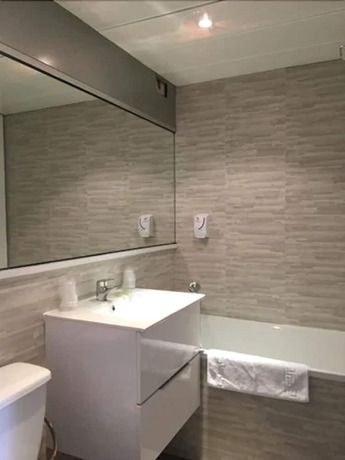 Imagen de la habitación del H&ocirc;tel Les Rives Bleues. Foto 9