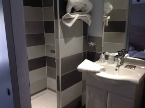 Imagen de la habitación del Hôtel L'univers. Foto 9