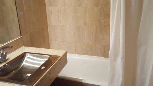 Imagen de la habitación del H&ocirc;tel M&eacute;dia. Foto 15