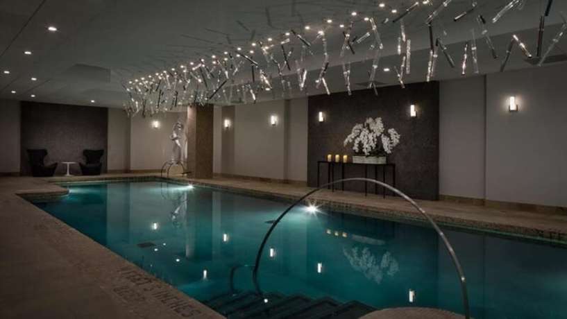 Imagen de la piscina del Hôtel Mont-Blanc. Foto 11