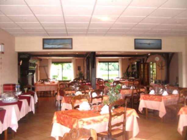 Imagen del bar/restaurante del Hôtel Restaurant De Tessé. Foto 5