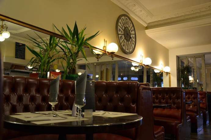 Imagen de los interiores del H&ocirc;tel Restaurant Le Victor Hugo. Foto 13