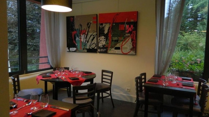 Imagen del bar/restaurante del H&ocirc;tel Restaurant L'echo Du Lac and Spa. Foto 4