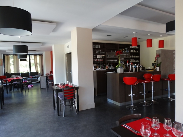 Imagen del bar/restaurante del H&ocirc;tel Restaurant L'echo Du Lac and Spa. Foto 5