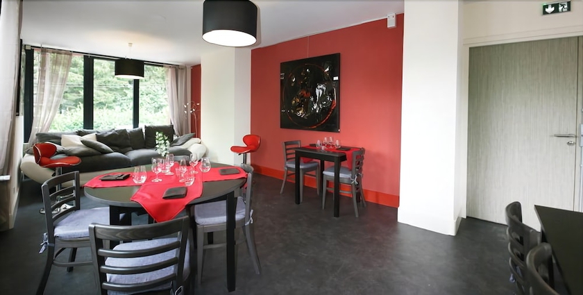 Imagen de los interiores del H&ocirc;tel Restaurant L'echo Du Lac and Spa. Foto 18