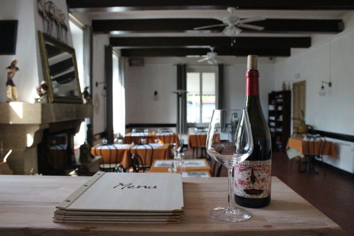Imagen del bar/restaurante del H&ocirc;tel Restaurant Les Saladelles. Foto 2