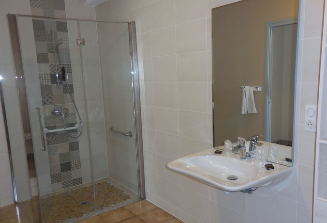 Imagen de la habitación del H&ocirc;tel Restaurant Marinet. Foto 15