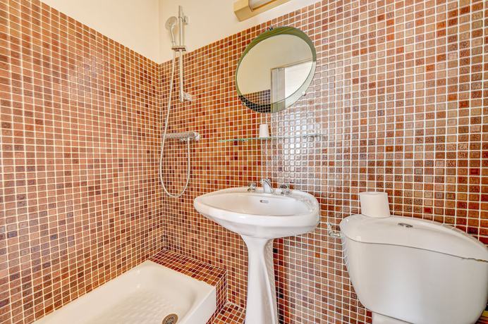 Imagen de la habitación del Hôtel Robespierre. Foto 14