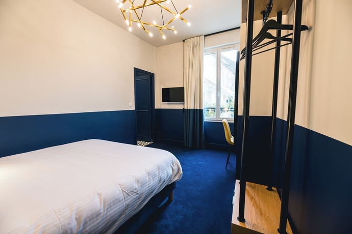 Imagen de la habitación del H&ocirc;tel Saint Christophe, Houdan. Foto 4