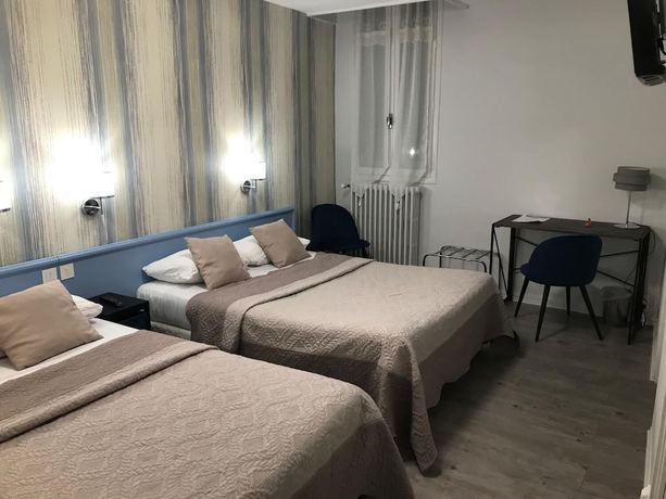 Imagen de la habitación del H&ocirc;tel Saint-Philibert. Foto 16