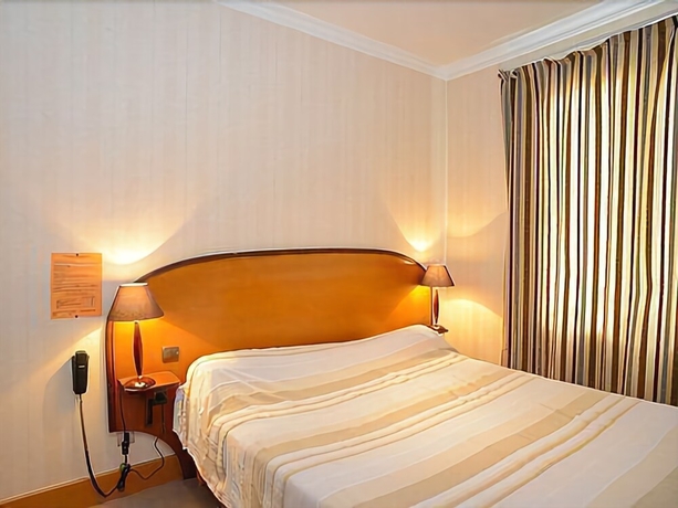 Imagen de la habitación del H&ocirc;tel Saint-pierre, Villedieu les Poeles. Foto 2