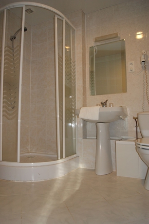 Imagen de la habitación del H&ocirc;tel Saint-pierre, Villedieu les Poeles. Foto 3