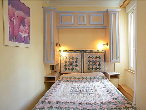 Imagen de la habitación del H&ocirc;tel Saint-pierre, Villedieu les Poeles. Foto 4