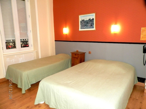 Imagen de la habitación del H&ocirc;tel Saint-pierre, Villedieu les Poeles. Foto 5