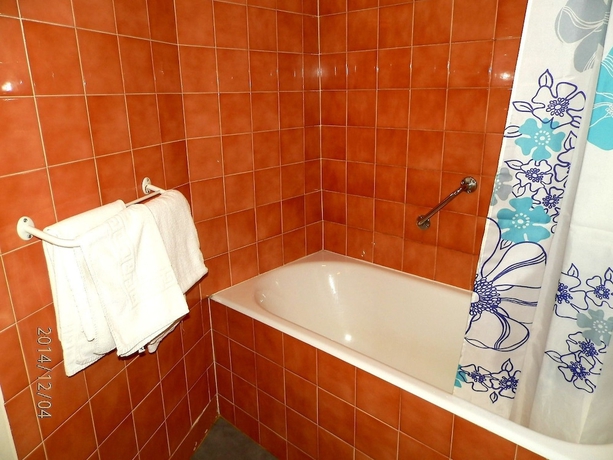 Imagen de la habitación del H&ocirc;tel Saint-pierre, Villedieu les Poeles. Foto 7