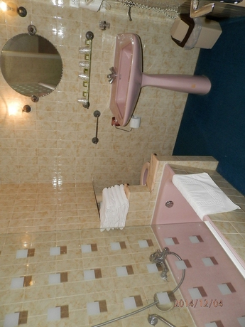 Imagen de la habitación del H&ocirc;tel Saint-pierre, Villedieu les Poeles. Foto 10