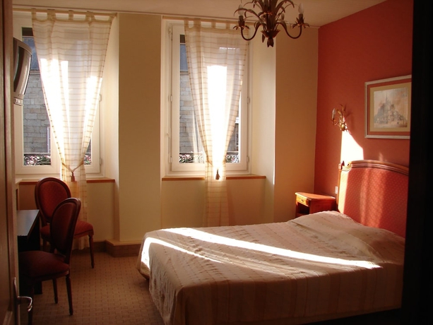 Imagen de la habitación del H&ocirc;tel Saint-pierre, Villedieu les Poeles. Foto 14