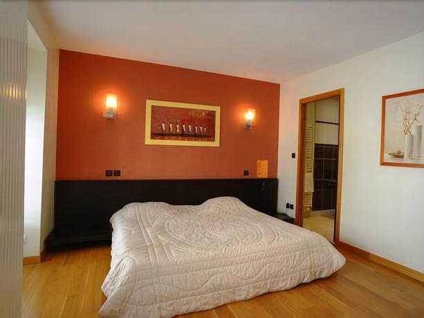 Imagen de la habitación del H&ocirc;tel Saint-pierre, Villedieu les Poeles. Foto 16
