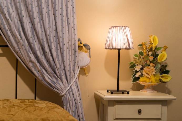 Imagen de la habitación del H&ocirc;tel Sant\'Andrea, The Originals Relais (Relais du Silence). Foto 2