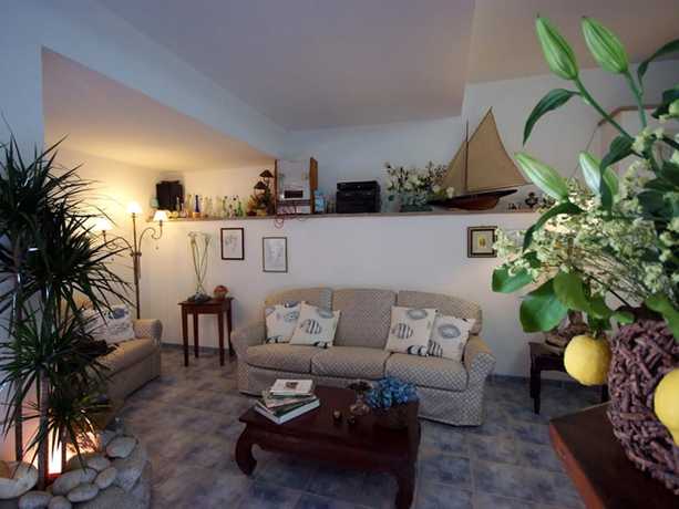 Imagen de los interiores del H&ocirc;tel Sant\'Andrea, The Originals Relais (Relais du Silence). Foto 18