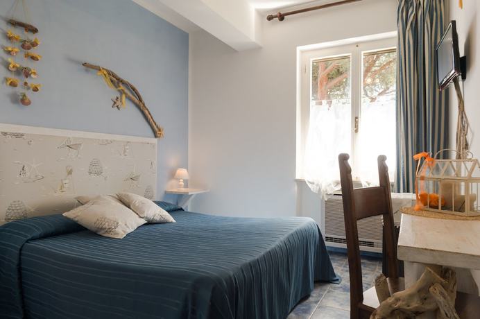Imagen de la habitación del H&ocirc;tel Sant\'Andrea, The Originals Relais (Relais du Silence). Foto 14