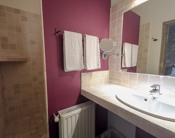 Imagen de la habitación del H&ocirc;tel Sous Les Figuiers. Foto 17