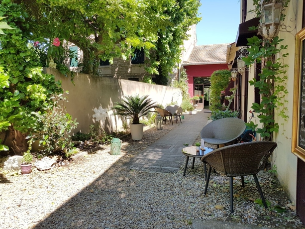 Imagen del bar/restaurante del H&ocirc;tel Sous Les Figuiers. Foto 4