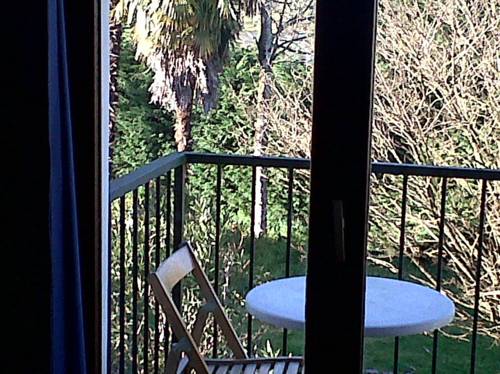 Imagen de la habitación del H&ocirc;tel Studios Les Acacias. Foto 2