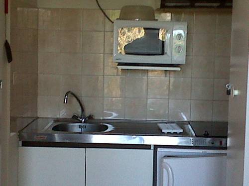 Imagen de la habitación del H&ocirc;tel Studios Les Acacias. Foto 6