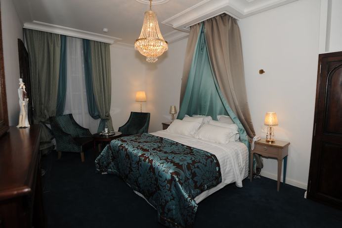 Imagen de la habitación del H&ocirc;tel Victor Hugo, Pontorson. Foto 6
