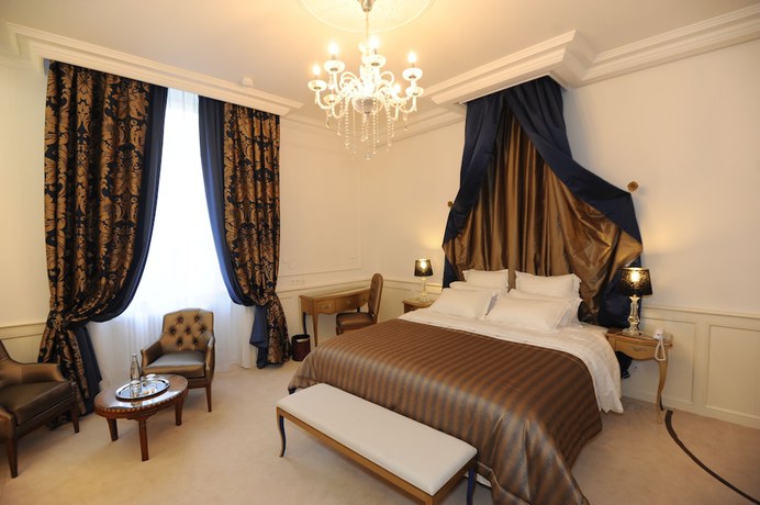 Imagen de la habitación del H&ocirc;tel Victor Hugo, Pontorson. Foto 10