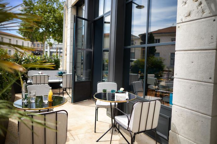 Imagen de los exteriores del Hôtel Victoria, Valencia de Francia. Foto 14