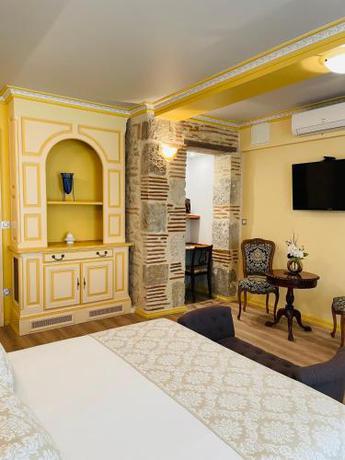 Imagen general del H&ocirc;tel & Events du Ch&acirc;teau Lacaze. Foto 2