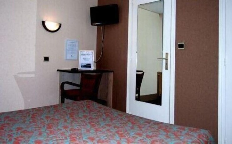 Imagen de la habitación del H&ocirc;tel de France, DINAN. Foto 2