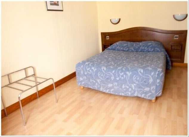 Imagen de la habitación del H&ocirc;tel de France, DINAN. Foto 5