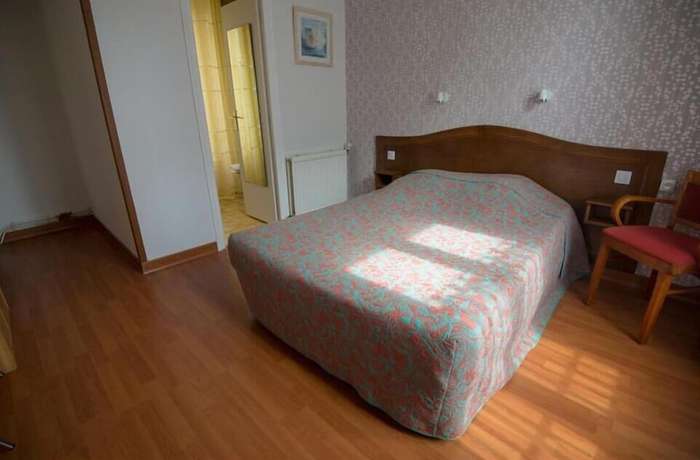 Imagen de la habitación del H&ocirc;tel de France, DINAN. Foto 12