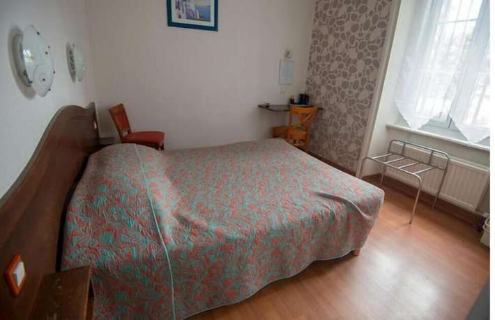 Imagen de la habitación del H&ocirc;tel de France, DINAN. Foto 18