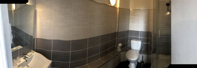 Imagen de la habitación del H&ocirc;tel de France, Lillebonne. Foto 7