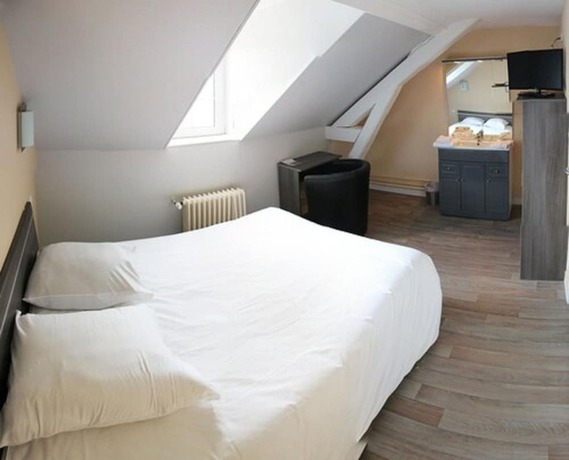 Imagen de la habitación del H&ocirc;tel de France, Lillebonne. Foto 8