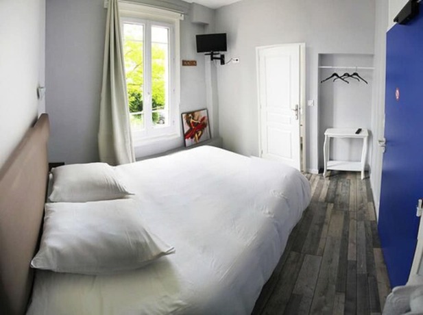 Imagen de la habitación del H&ocirc;tel de France, Lillebonne. Foto 10
