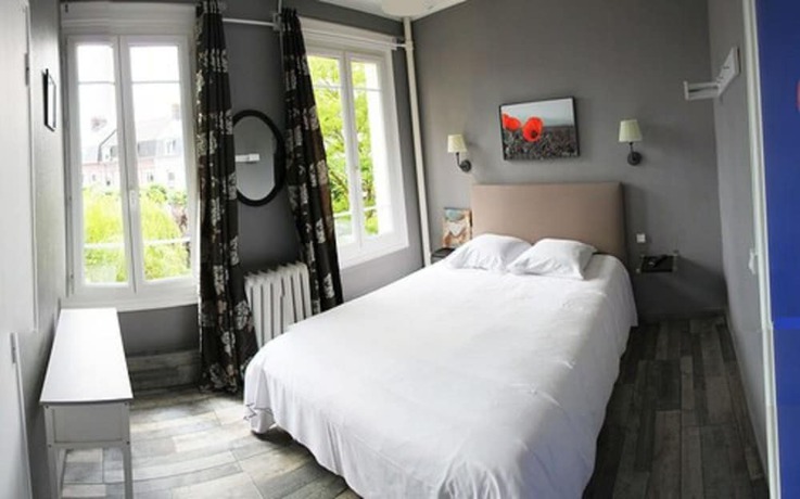 Imagen de la habitación del H&ocirc;tel de France, Lillebonne. Foto 16