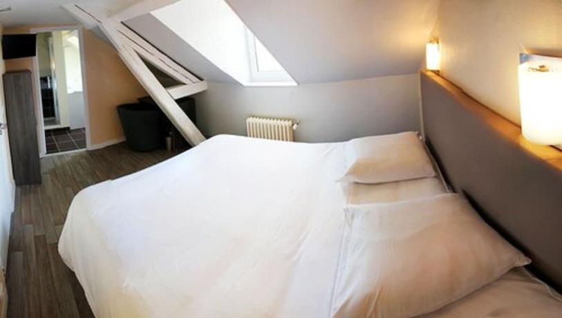 Imagen de la habitación del H&ocirc;tel de France, Lillebonne. Foto 17