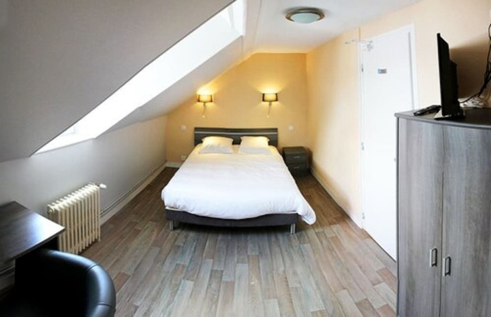 Imagen de la habitación del H&ocirc;tel de France, Lillebonne. Foto 19