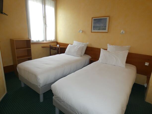 Imagen de la habitación del H&ocirc;tel de France, Pont-l'Eveque. Foto 12